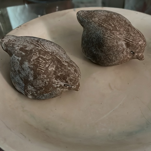 McCarty Pottery set of 2 birds. Nutmeg. Signed - Picture 2 of 4